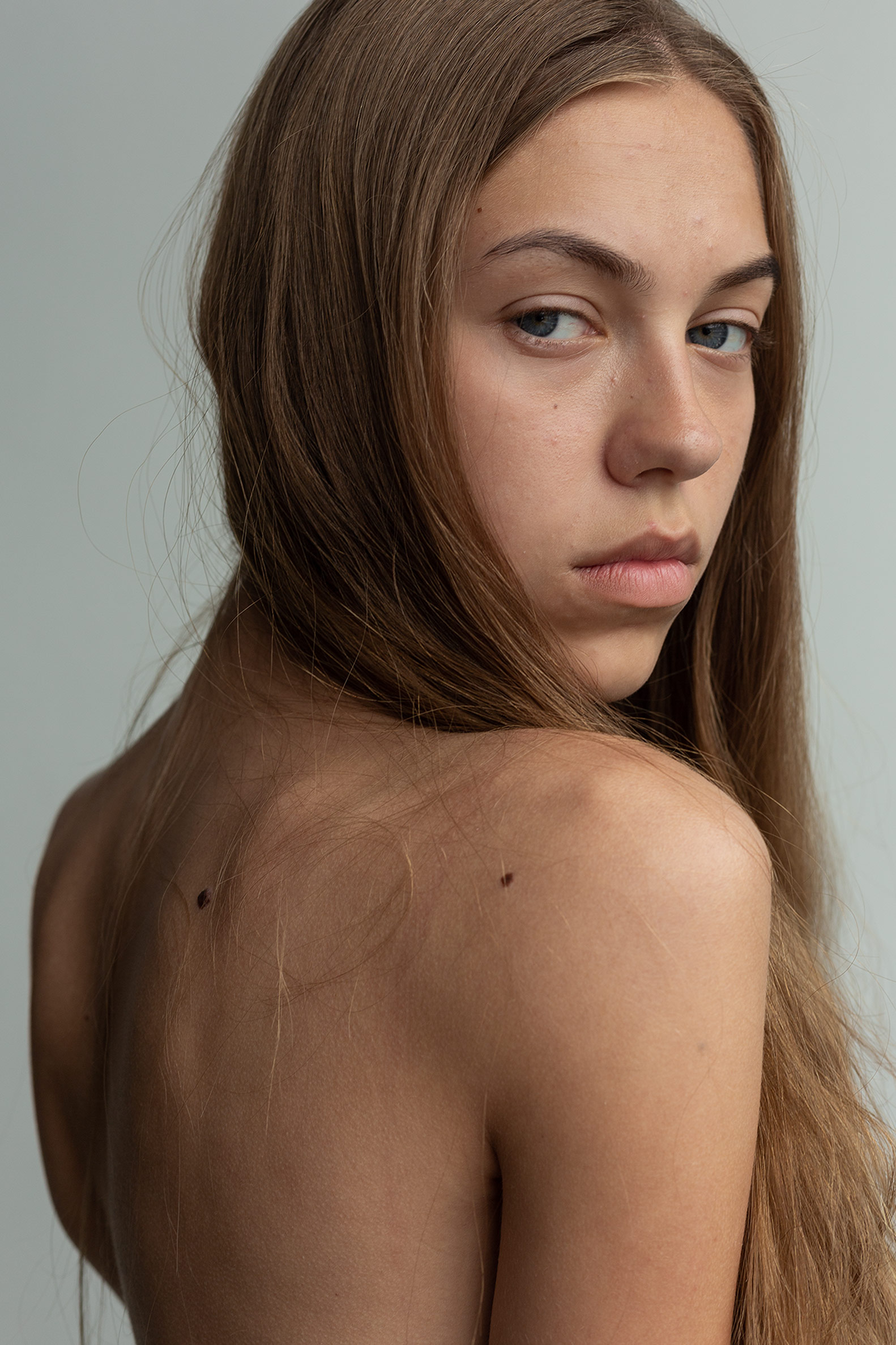 Professional beauty retouching (before) by STUDIO OTHERNESS photo by Robertas Pledas model from Ruta Model management