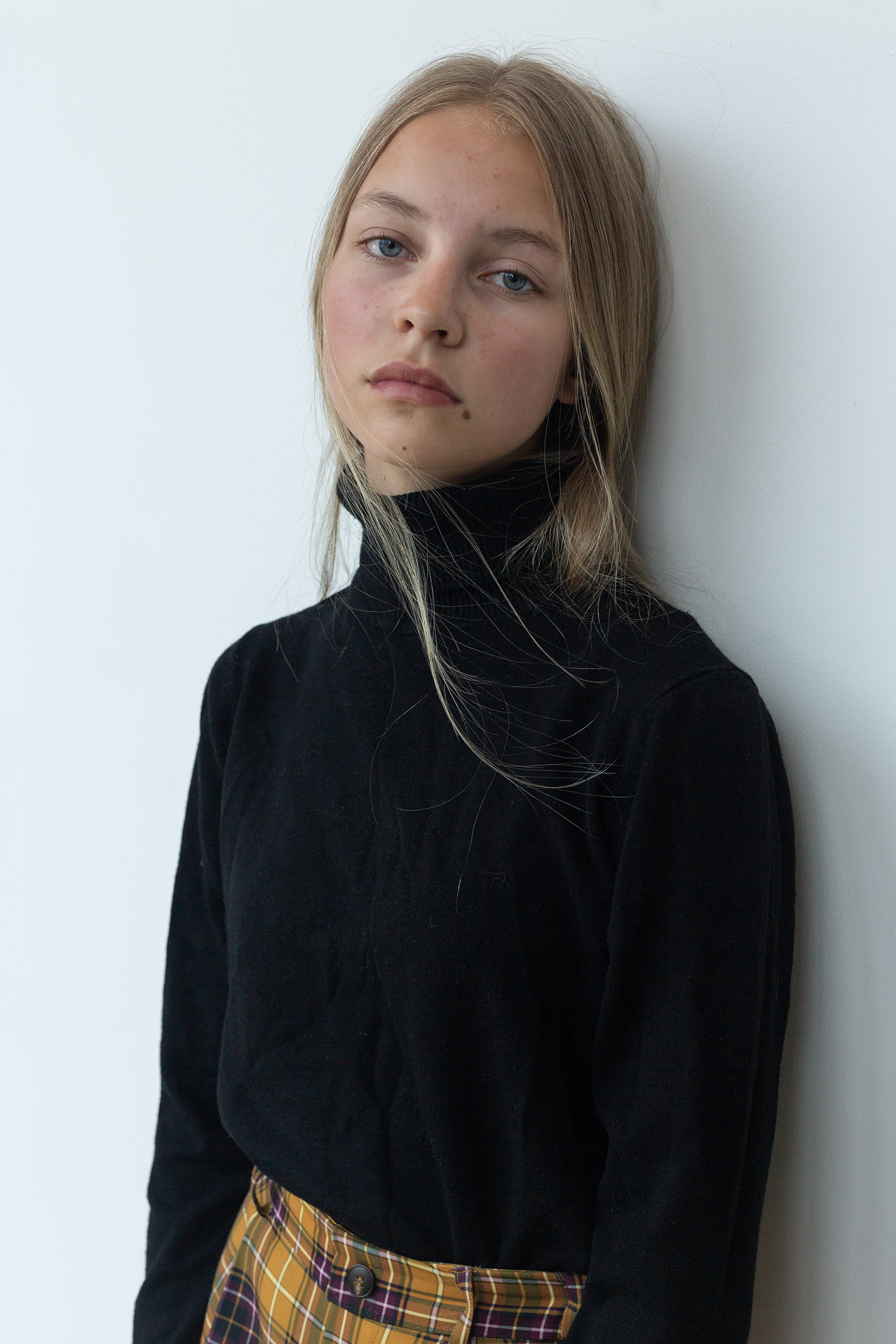 Professional beauty retouching (before) by STUDIO OTHERNESS photo by Robertas Pledas model from Ruta Model management