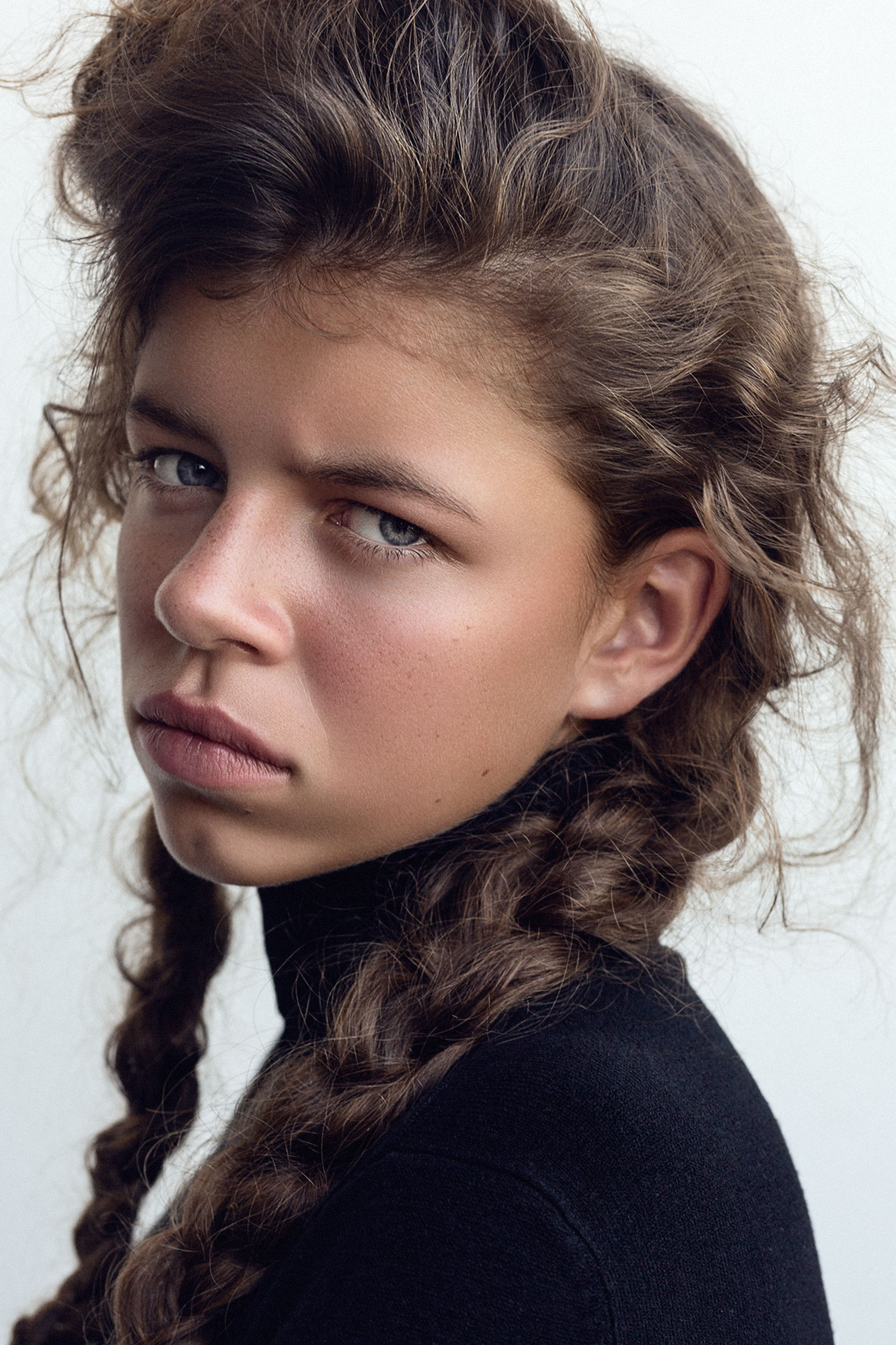 Professional beauty retouching (before) by STUDIO OTHERNESS photo by Robertas Pledas model from Ruta Model management