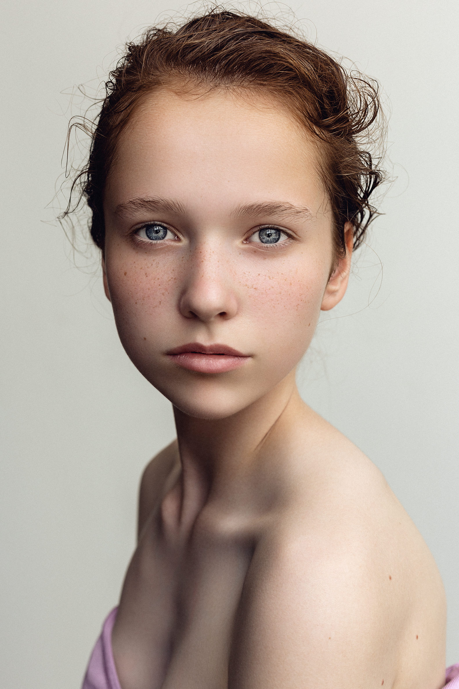 Professional beauty retouching (before) by STUDIO OTHERNESS photo by Robertas Pledas model from Ruta Model management