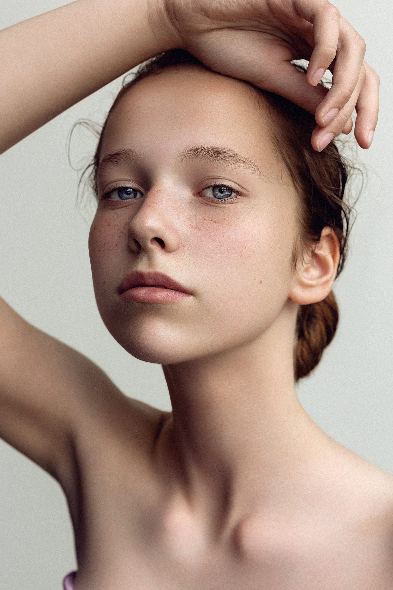 Professional beauty retouching (before) by STUDIO OTHERNESS photo by Robertas Pledas model from Ruta Model management