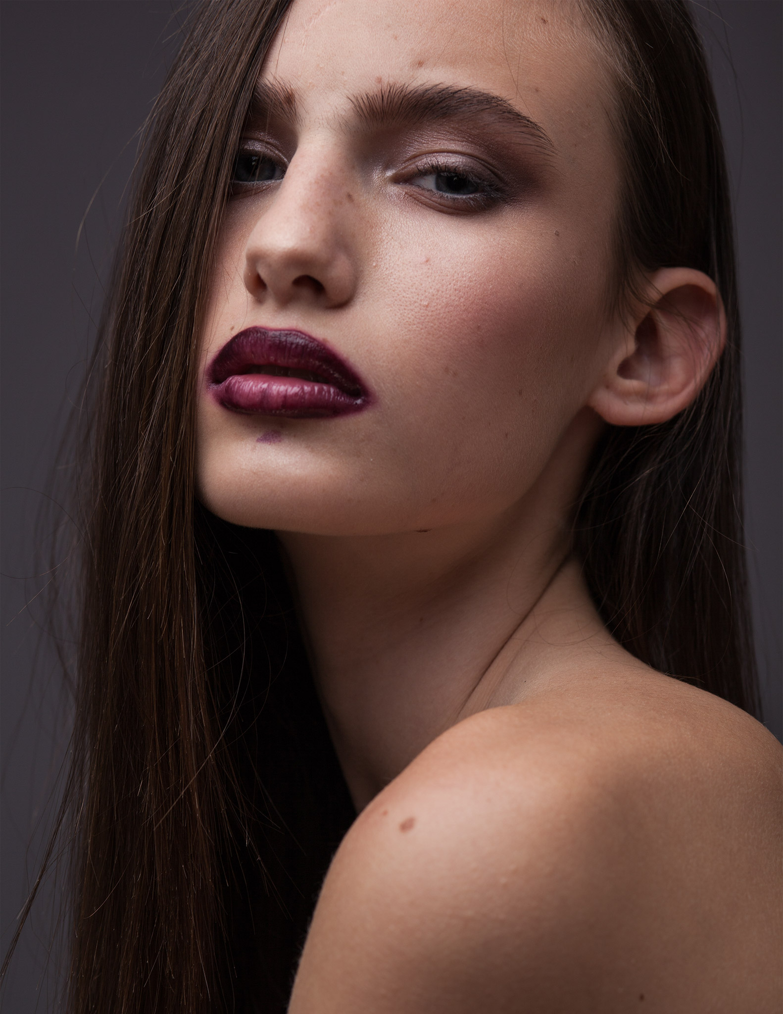 Professional beauty retouching (before) by STUDIO OTHERNESS photo by VERGINIYA YANCHEVA